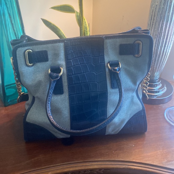 Micheal Kors Bag - Picture 6 of 12